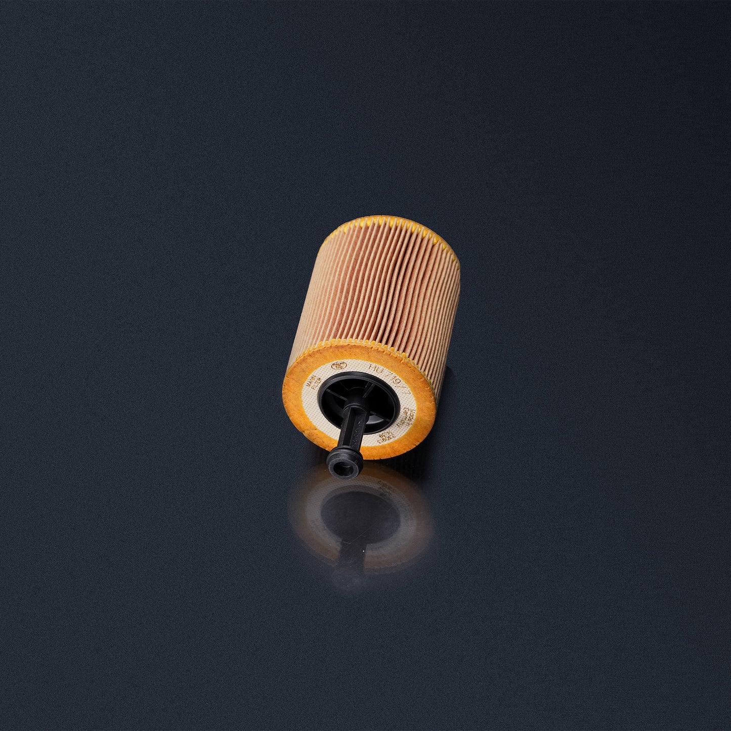 07eins Ölfilter für Volkswagen TDI T5 (071 115 562 / 0711115562): Der 07eins Ölfilter ist metallfrei und befreit Öle zuverlässig von Schmutz und Festpartikeln wie Staub, Metallabrieb, Ölkohle, Ruß etc. und ist durch die mitgelieferte Dichtung einfach zu montieren. Für die Schmierung der Motorteile ist sauberes Motoröl von entscheidender Bedeutung. So wird der Verschleiß verringert und der Wirkungsgrades des Motoröl bewahrt.