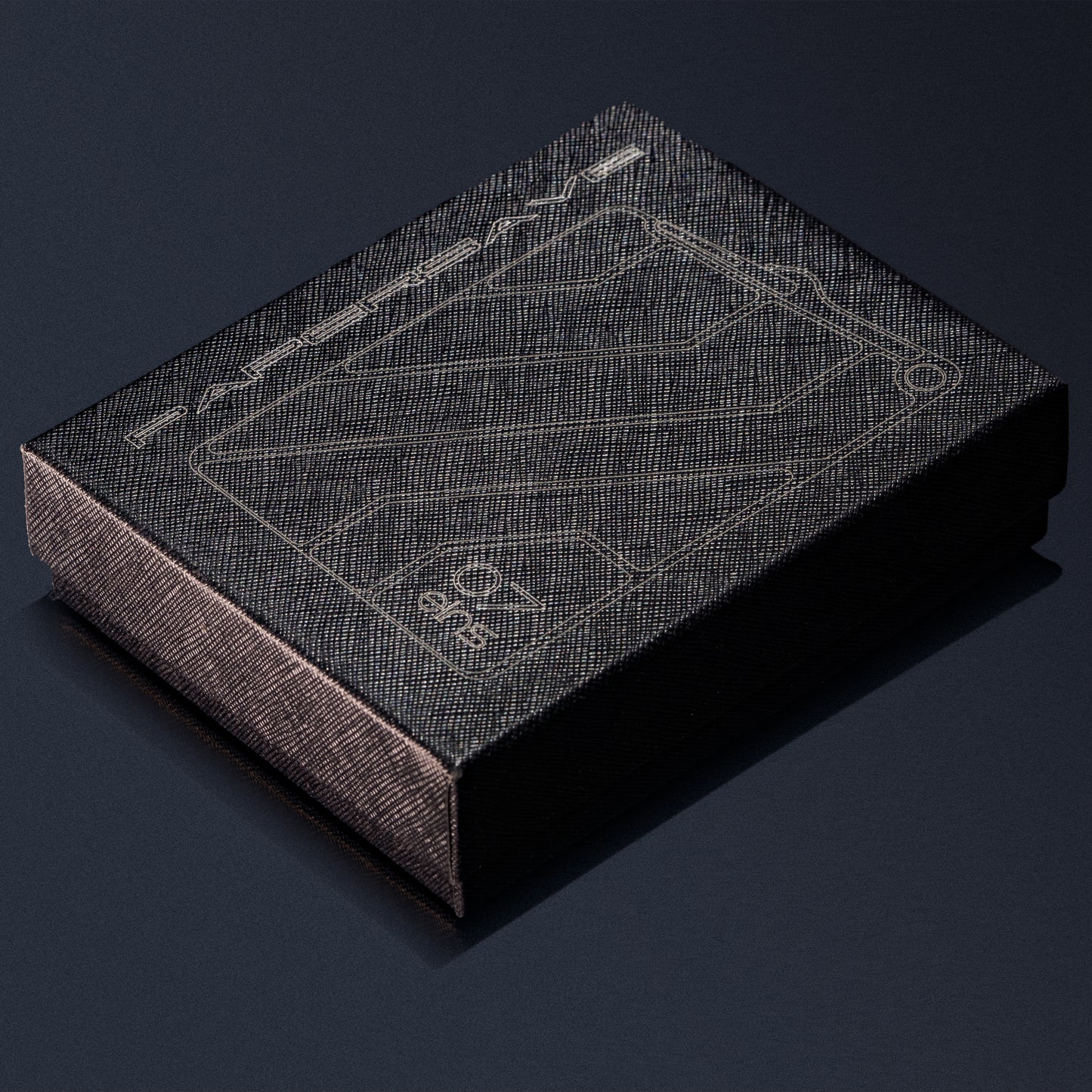 Das 07eins Papersave ist die wasserdichte Schutzhülle aus CNC-gefrästem Aluminium für Ihren KFZ-Schein / Fahrzeugschein, Personalausweis und Führerschein.