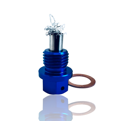 07eins MAGNETISCHE ÖLABLASSSCHRAUBE M14 X 1.5 (Aluminium, 07eins blau eloxiert)
Verlängert die Lebensdauer Deines Motors mit einer einfachen, aber effektiven Maßnahme. Unsere 07eins magnetische Ölablassschraube fängt feinste Metallspäne im Ölkreislauf auf, die vom normalen Ölfilter oft nicht erfasst werden.

Starker Magnet: Neodym-Magnet bindet zuverlässig metallischen Abrieb.
Hochwertiges Material: Eloxierte Aluminiumlegierung – korrosionsbeständig und hitzefest.