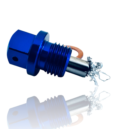 07eins MAGNETISCHE ÖLABLASSSCHRAUBE M14 X 1.5 (Aluminium, 07eins blau eloxiert)
Verlängert die Lebensdauer Deines Motors mit einer einfachen, aber effektiven Maßnahme. Unsere 07eins magnetische Ölablassschraube fängt feinste Metallspäne im Ölkreislauf auf, die vom normalen Ölfilter oft nicht erfasst werden.

Starker Magnet: Neodym-Magnet bindet zuverlässig metallischen Abrieb.
Hochwertiges Material: Eloxierte Aluminiumlegierung – korrosionsbeständig und hitzefest.
