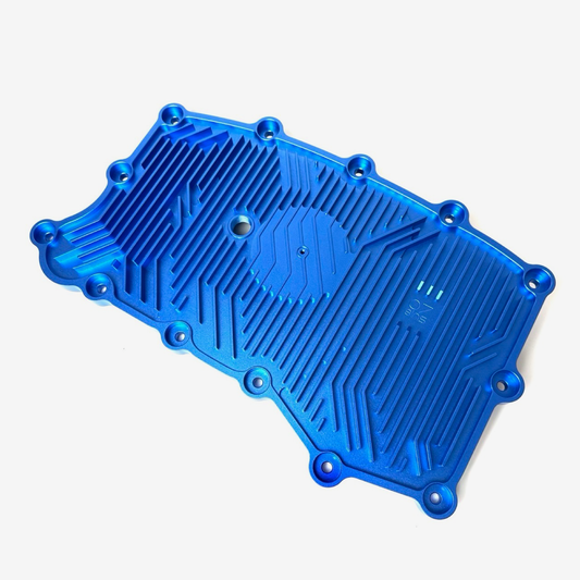 Mehr thermische Reserve für Porsche 996/997/986/987: COREFLOW HX Ölwanne Cobaltblau Motorsport. Dual-Lamellen-Wärmetauscherprinzip für zusätzliche Ölkühlung – ohne Leitungen. 2. Ablassschraube am Tiefpunkt.
Außenansicht - von oben