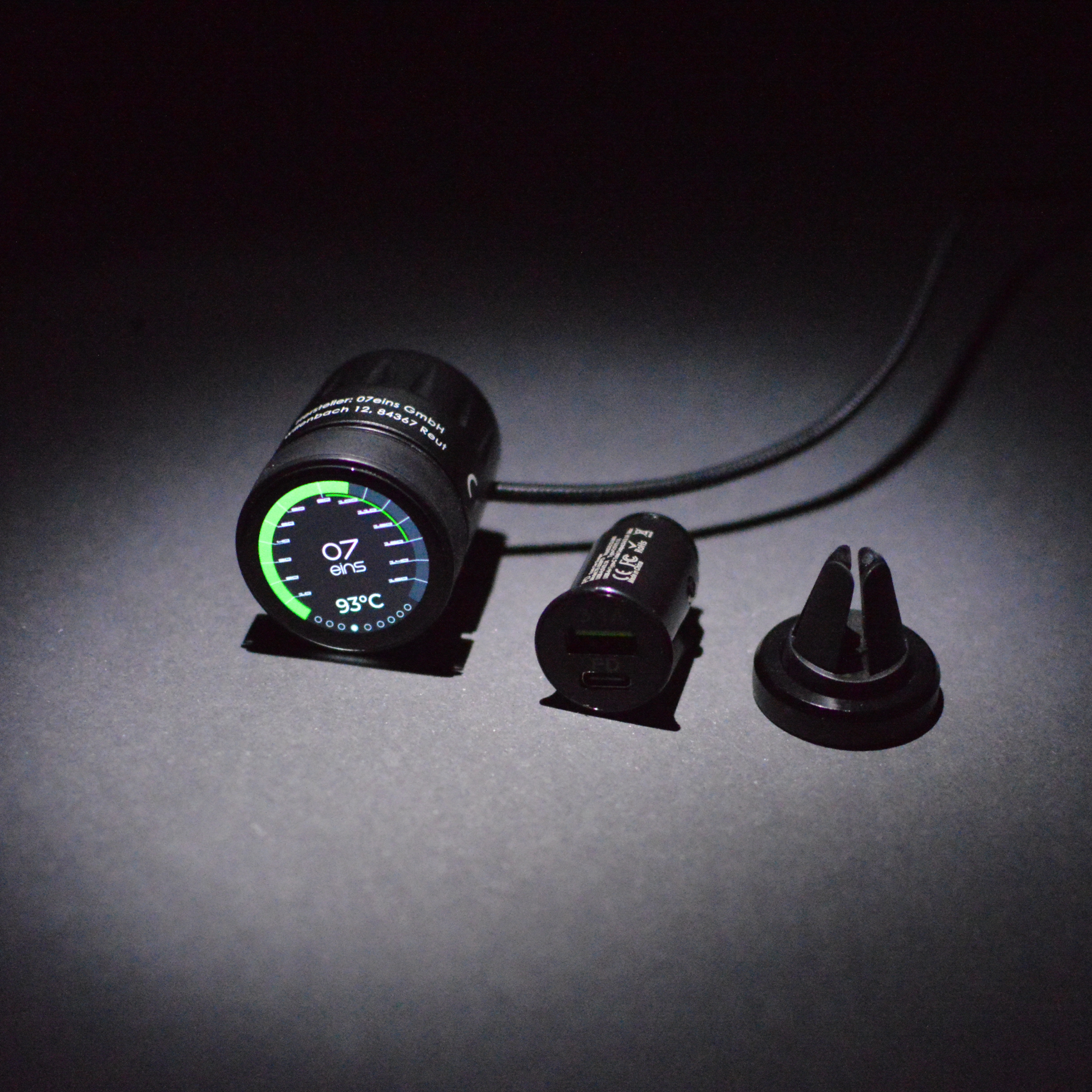 OILMETRIC Support à clipser en noir carbone. OILMETRIC est un système intelligent de surveillance de l'huile
avec capteur de température de la jauge d'huile et indicateur universel de température d'huile sans fil avec écran tactile.