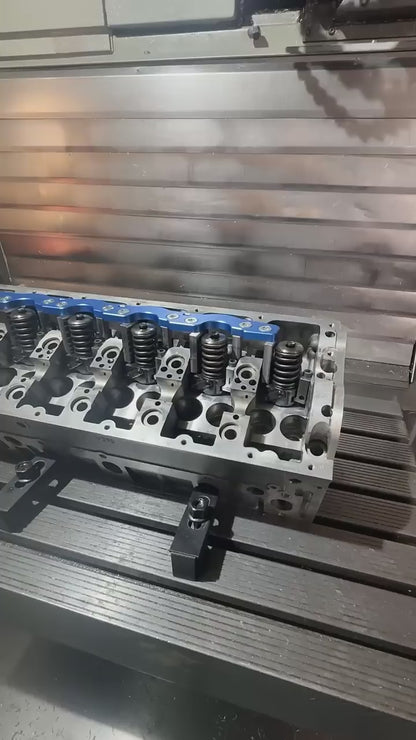 n diesem Video erklären wir die Hauptursache für Zylinderkopfschäden von Pumpe-Düse TDI-Motoren und deren Abhilfe durch die originalen 07eins PDE-Korpushalter.

Unsere präzise gefertigten 07eins PDE-Korpushalter sorgen durch eine gleichmäßige und damit optimale Halterung der Pumpe-düse-Elemente in TDI-Motoren und damit für eine optimale Abdichtung und langfristige Zuverlässigkeit im Motorraum. Die Lösung für alle TDI-Motoren der VW-Gruppe der Baujahre 1998 bis 2010.